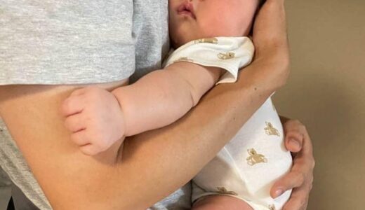 赤ちゃんの寝かしつけ方法（我が家の場合）。ヒップシートがあると背中や腰の負担が軽くなる
