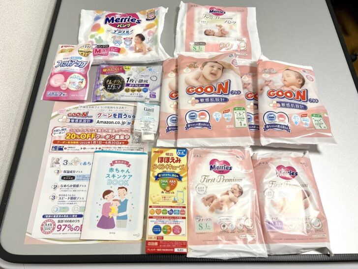 新生児〜Mサイズのおむつ、ミルク、母乳パッドなどが入っていた