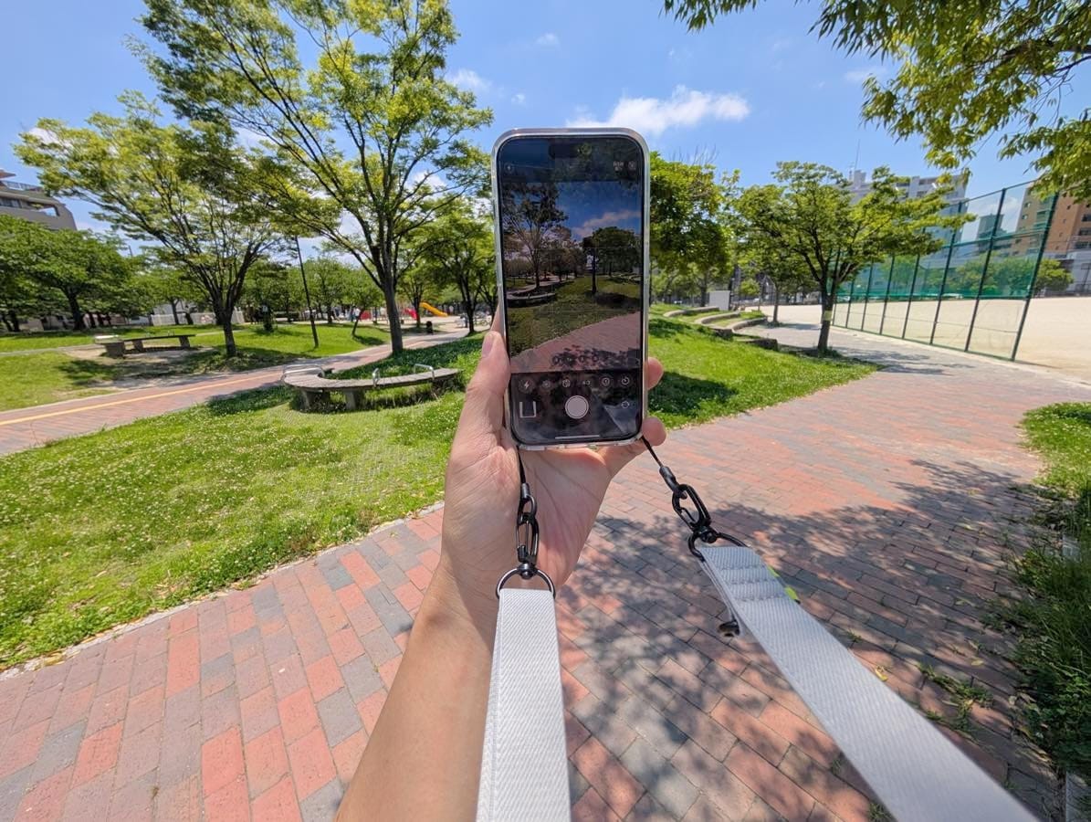 「クイックショットストラップ」子ども連れの外出に便利なスマホストラップ