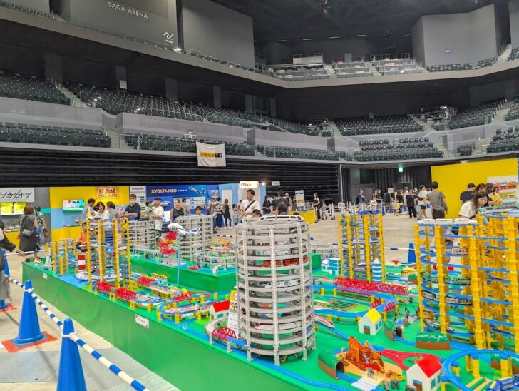 子どもだけでなく、大人もついつい見入ってしまうスケールの大きな作品