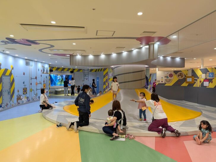 ばいきんまんやダダンダンがいる工場アスレチック